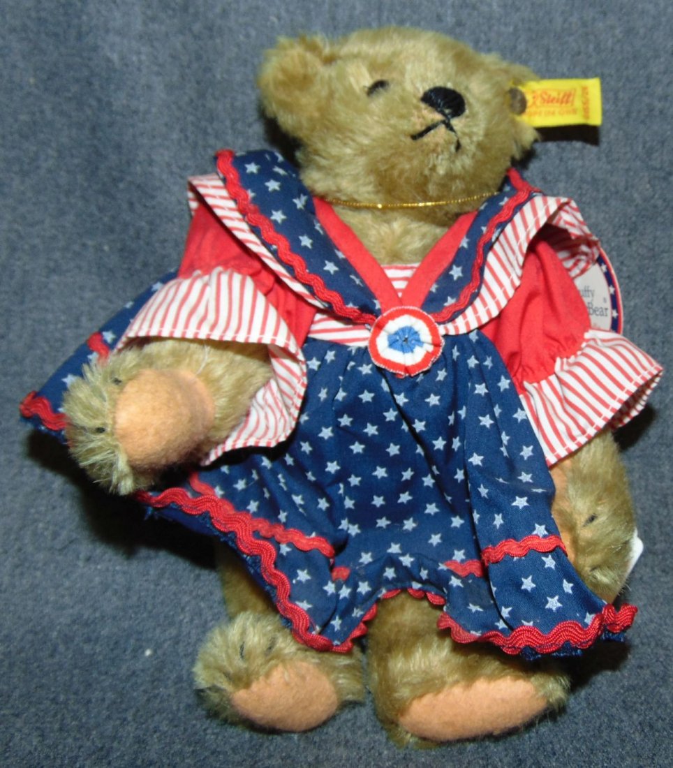 Vintage Steiff "Muffy Vander Bear" #0155/26: Vintage Steiff "Muffy Vander Bear". #0155/26 . Condition is very good. No Damage. Measures aprox 8". Several Shipping Options Available.