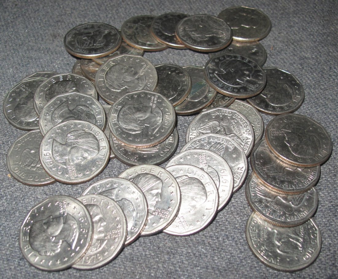 Lot of 37 Susan B. Anthony US Dollars: Misc Lot of 37 Susan B. Anthony US Dollars. Overall condition is good. No damage. Several Shipping Options Available. Starting Bid $40.
