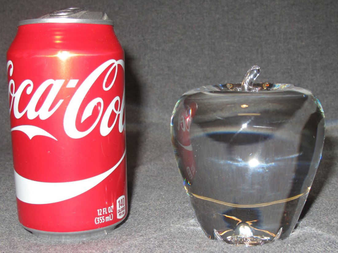 STEUBEN CLEAR CRYSTAL APPLE PAPERWEIGHT (1 of 5)