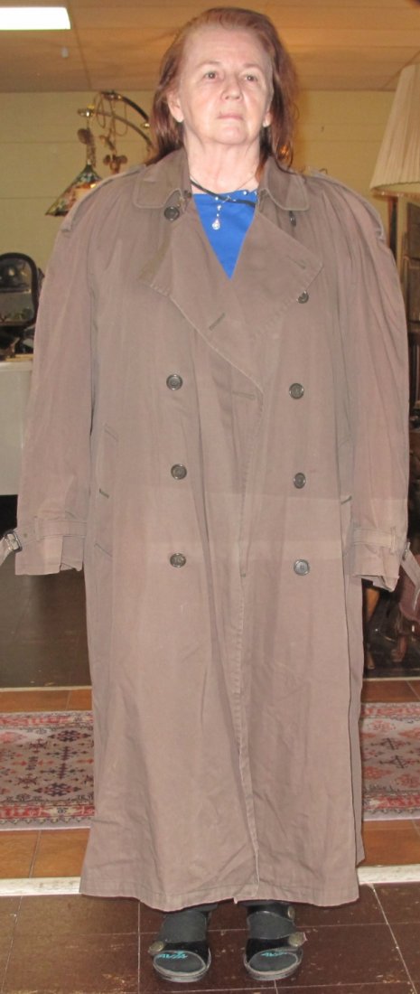 CHRISTIAN DIOR "Monsieur" TRENCH COAT: "Like New" Christian Dior "Monsieur" Trench Coat. Not sure of size. Condition is very good. Starting Bid $80.
