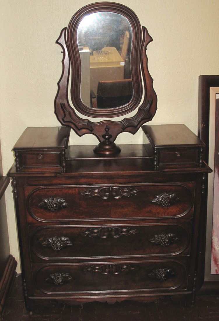 ANTIQUE VICTORIAN DRESSER & MIRROR (1 of 12)