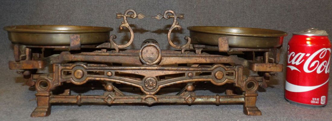 ANTIQUE 3KG CAST IRON BALANCE SCALE (1 of 5)