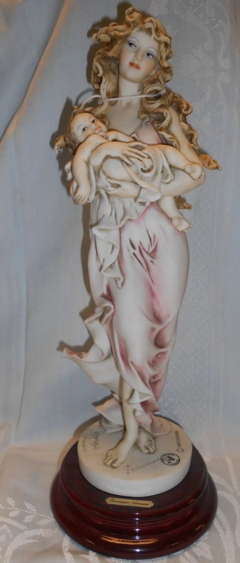 Giuseppe Armani Figure Lady with Child (1 of 3)