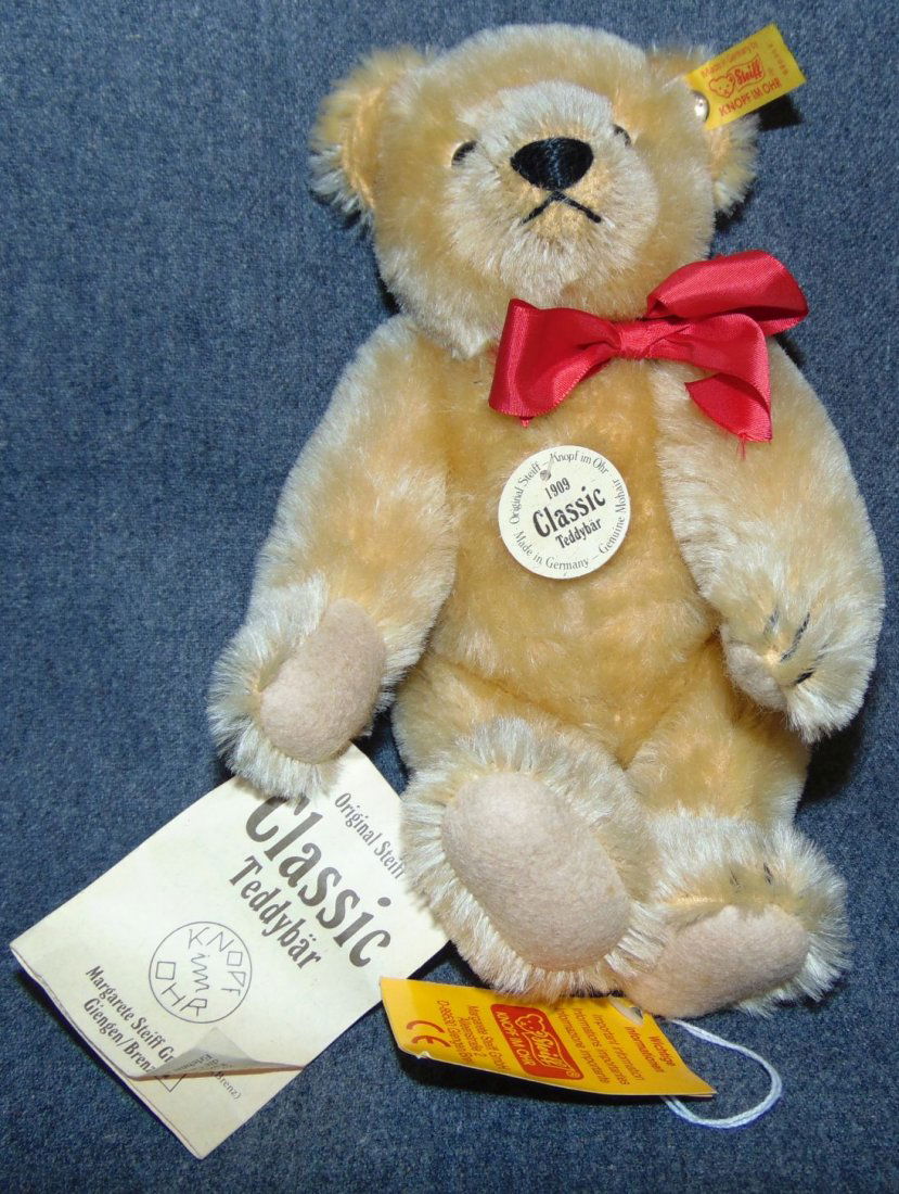 Vintage Steiff Bear Delighted (1 of 3)