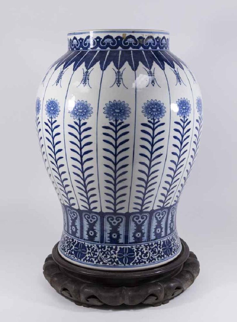 Large Chinese Canton Porcelain Urn (1 of 7)