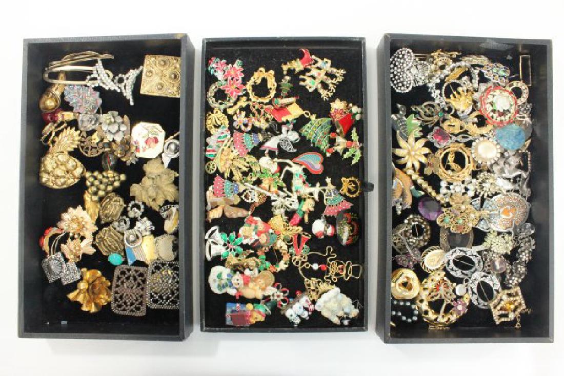 3 Trays Vintage Brooches & More (1 of 4)