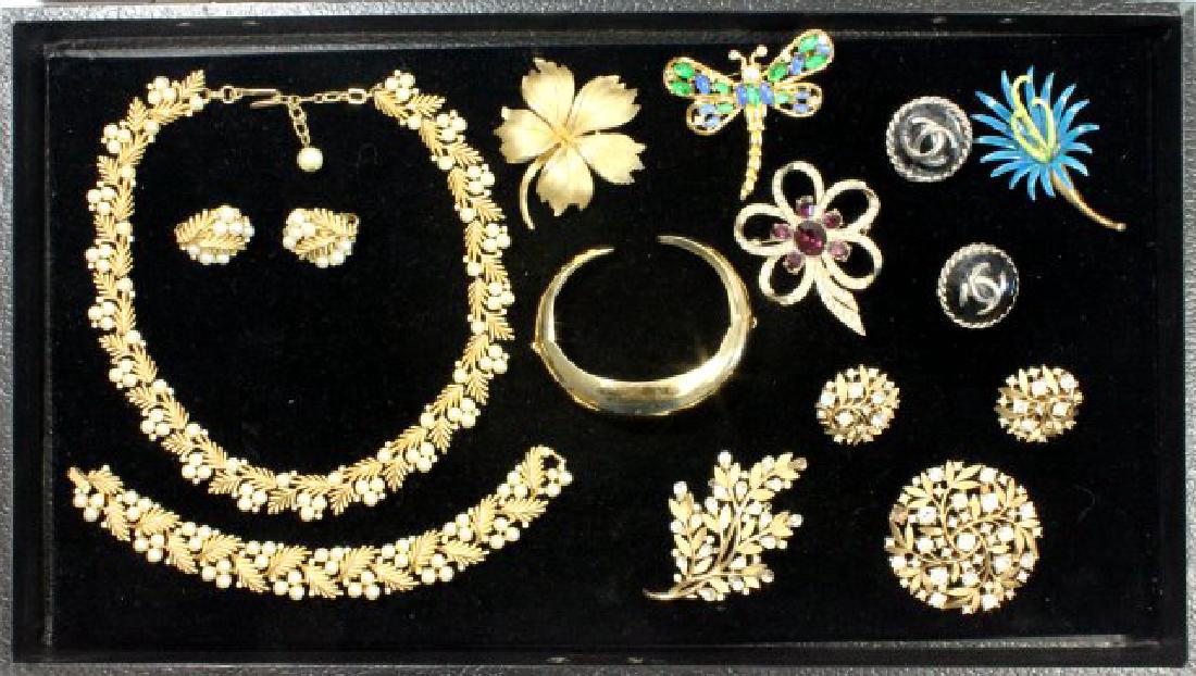 Tray of Vintage Costume Jewelry (1 of 8)