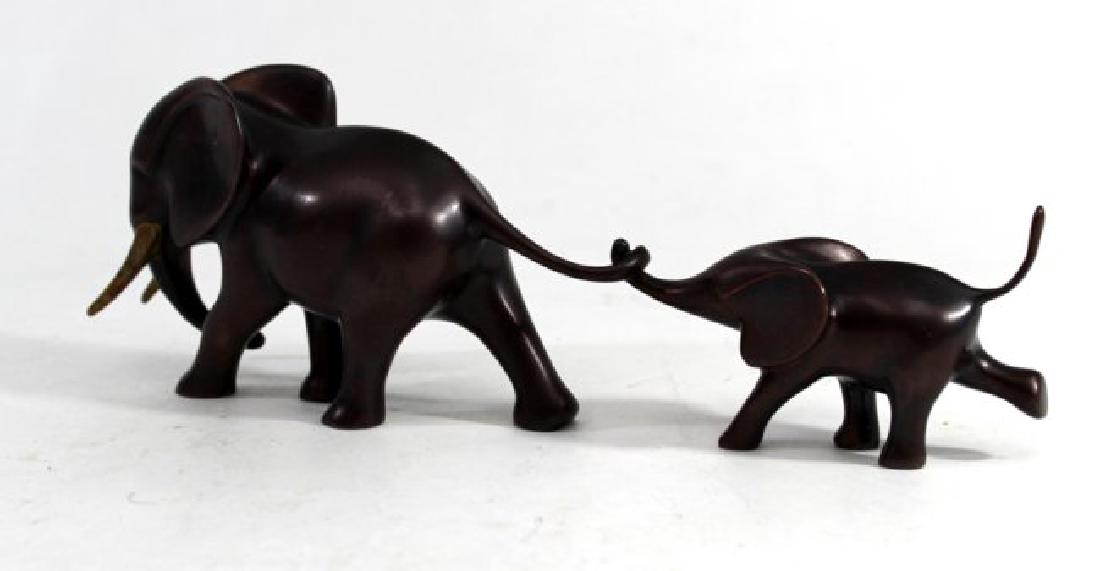 Loet Vanderveen Bronze Elephant Mother & Child: Signed Loet. Numbered 1282/1750. Approx. 4" H x 13" L.