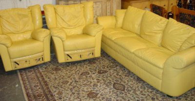 NATUZZI LEATHER COUCH & 2 MATCHING RECLINERS: YELLOW LEATHER NATUZZI COUCH WITH2 MATCHING RECLINERS (NEEDS REFINISHING)