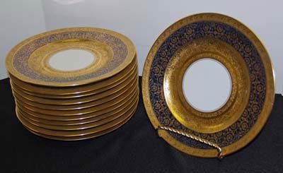 SET 12 COBALT & GOLD HUTCHENREUTHER SERVICE PLATES: SET 12 COBALT & GOLD HUTCHENREUTHER SERVICE PLATES APPROX. 11" D (MINOR WEAR ON GOLD ON FACE OF A FEW PLATES)