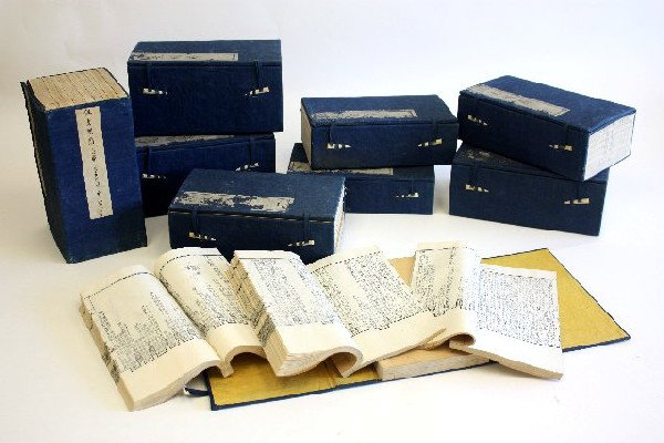 Box lot of assorted Chinese books: Eastern & Asian culture. Formerly owned by Professor James Robert Hightower of Dept. of Eastern Asian Culture Harvard University. Paperwork upon request.