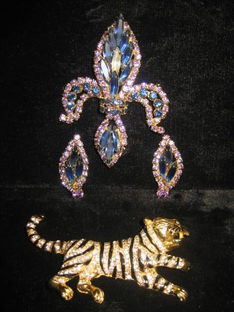 Costume Jewelry: Consisting of: 2 pcs. 1-jeweled Tiger pin by Hattie Carnegie, 1-blue jeweled fleur-de-lis pin & matching pair of earrings by Hobe.