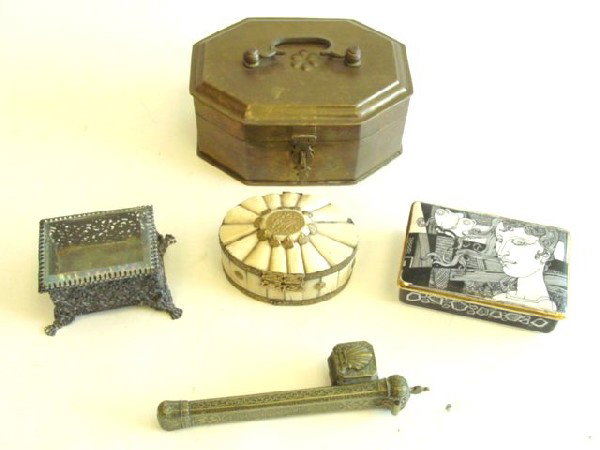 5 pc lot of brass, glass & porcelain boxes : 5 pcs. From the NYC estate of Milton & Dorothy Nowack.