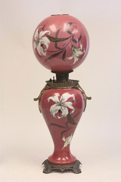 Gone with the wind lamp: Shade is not original.