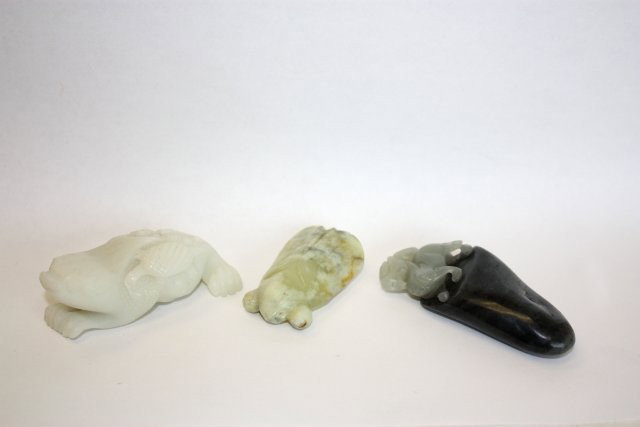 3 pcs. Jade: 1-2" H cicada bug. 1-3.25" 3 legged toad with a turtle & bat carved on it's back. 1-3" H two color with carved dragon on top.