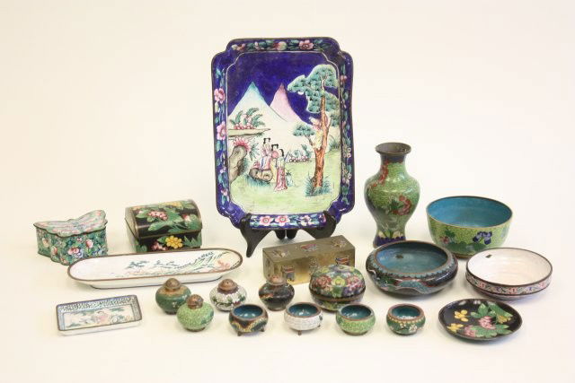Group lot assorted cloisonne & Chinese enamel: 20 cabinet pieces. Contents of the Brooklyn Heights Montague Terrace estate of J. Victor Herd & his wife Pauline Hoffman Herd