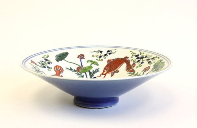Early 20th c. bowl with fish design: Spider lines. Approx. 8" Diam. x 2.25"