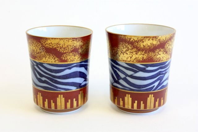 2 Chinese cups in box: Approx. 3" H. Contents of the Brooklyn Heights Montague Terrace estate of J. Victor Herd & his wife Pauline Hoffman Herd