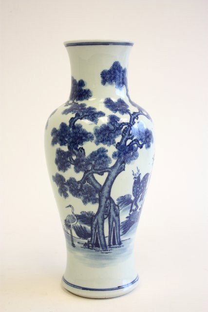Qing Dao Guang period vase: Blue & white vase with deer & crane under tree.