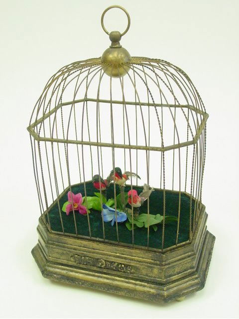 Animatronic music box with three birds: Approx. 15" H x 10.5" W x 8" D