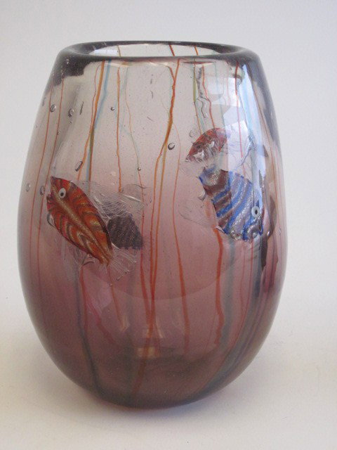 Murano glass Cenedese vase with fish design: Approx. 9.75" H