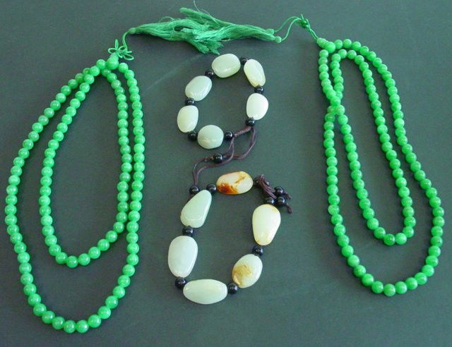 2 green jade beaded necklaces, 2 beaded bracelets: Necklaces approx. 34" L. String beaded bracelets 9" L. Please read our terms of sale.