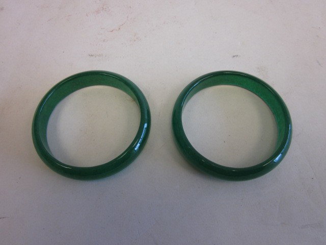 Pair spinach jade bangles: Please read our terms of sale.