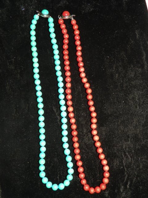 2 chokers: Coral & turquoise. Please read our terms of sale.