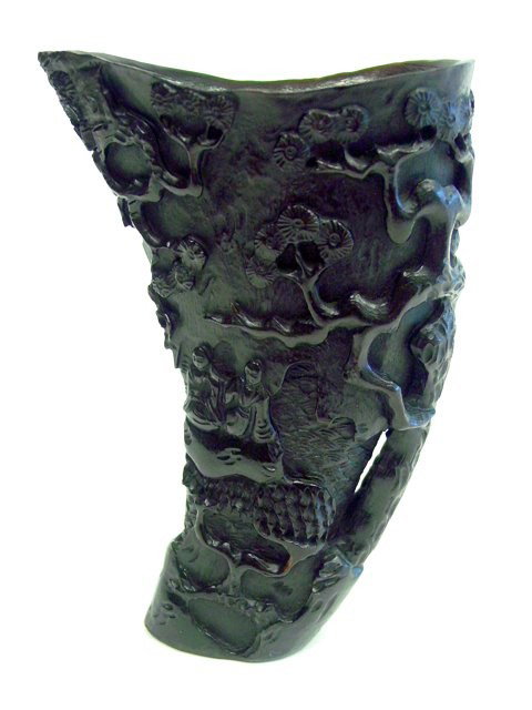 Beef horn carving "Figures & Pon Trees": Approx. 6.5". Please read our terms of sale.