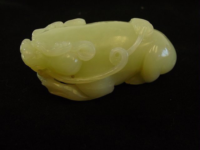 Jade carving of "Foo Dog": Approx. 3" L. Please read our terms of sale.