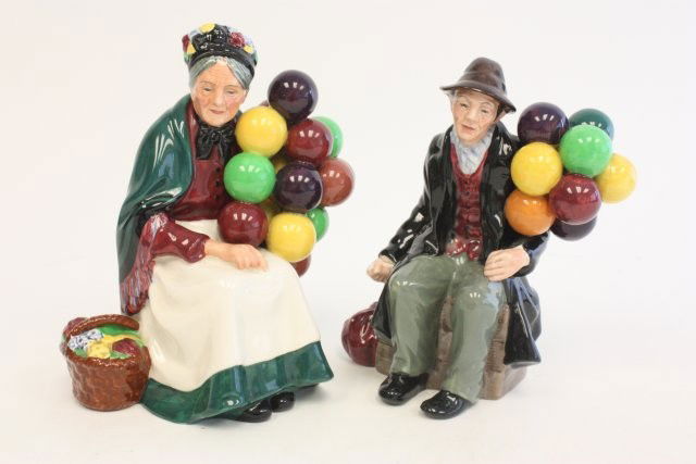 2 Royal Doulton figurines: 1- "Old Balloon Seller", HN1315. 1- "Balloon Man", HN1954. Please read our terms of sale.