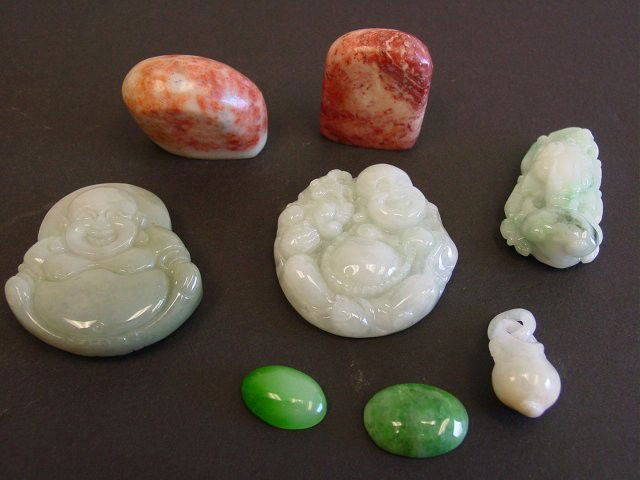 Group of 6 pieces jade & 2 pieces soapstone rocks: Jade includes Buddha's & pendants. Please read our terms of sale.
