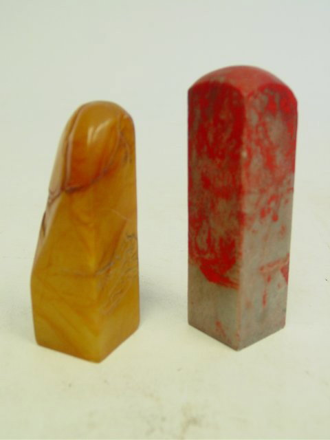Set of 2 stones: 1-3.5" x 1" Chicken Blood. 1-3" x 1" soapstone Tien Huang. Please read our terms of sale.