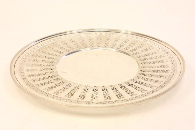 Sterling silver reticulated plate Theodore B Starr: Approx. 9.5" Diam, 10.5 oz. From a Brooklyn estate. Please read our terms of sale.