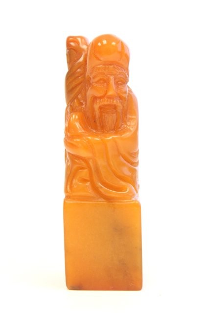 Shoushan stone "Shoulau" seal: Surmounted by a finial in the shape of the figure of Shoulau, God of Longevity, with four characters "fu shou nian gao" carved to the seal surface, translated as "happiess and longevity in old age". A