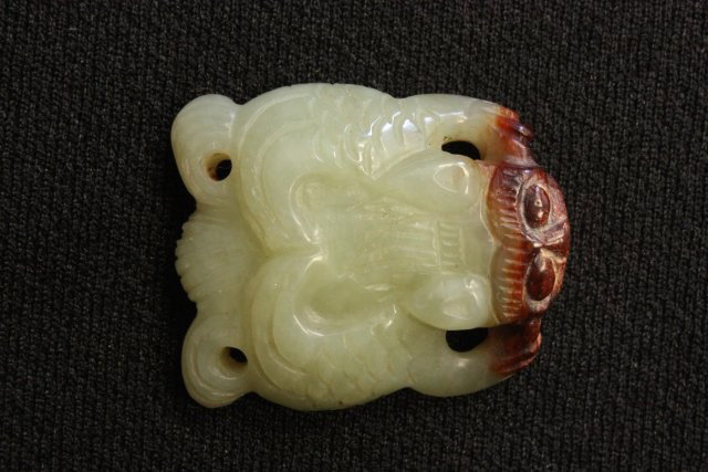 Chinese Cheng Dynasty jade carved "Bat": With Chicochai Antiques, Ltd. Vancouver, Canada certificate of authenticity. Approx. 1.25" x 1.25".