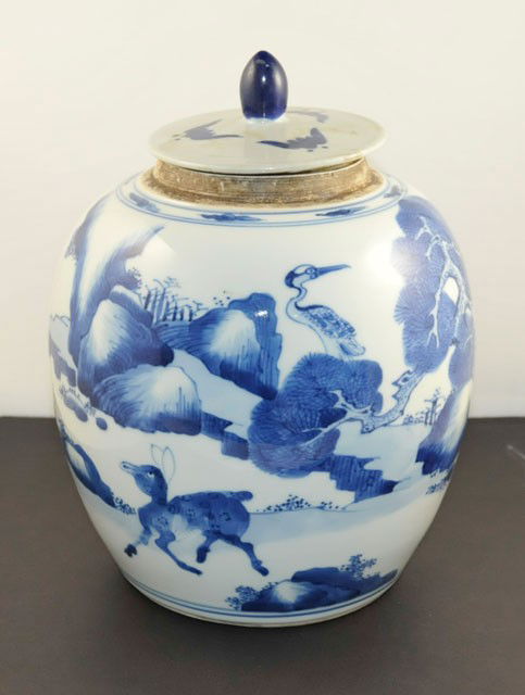Ginger jar: Mismatched lid. Approx. 8" H x 7" W.