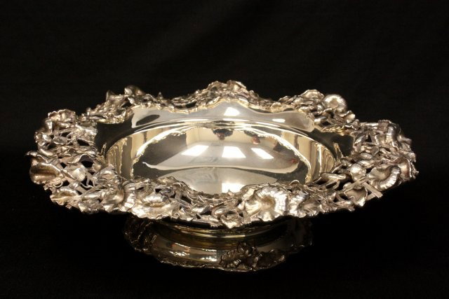Sterling silver open reticulated "Floral" bowl: Made by Theodore B. Starr, NY. Approx. 3102 grams, 99.5 ozt, 17" D x 4.5" H.