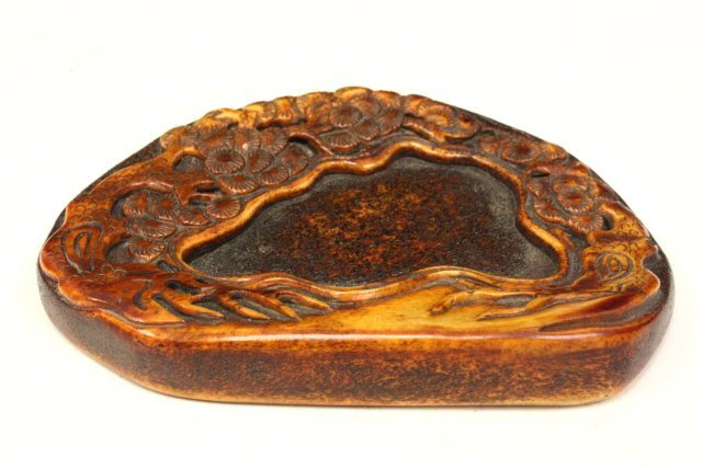 Carved hoof with "Pon Tree" design: Approx. 4.75" x 3.5".