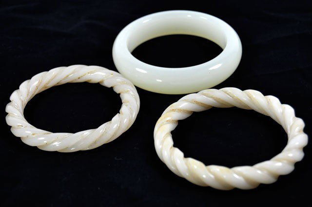 3 white jade bangles: 3 white jade bangles