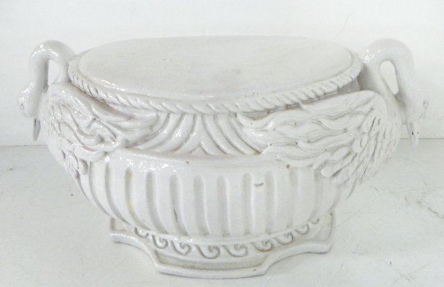 Italian pottery white garden seat: Depicting Swans. Please read our terms of sale.