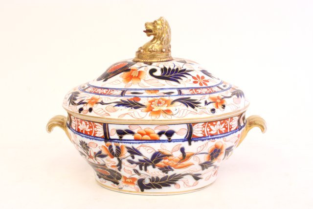Spode tureen ca. 1820: Approx. 14" W x 10" H x 9" D. Please read our terms of sale.