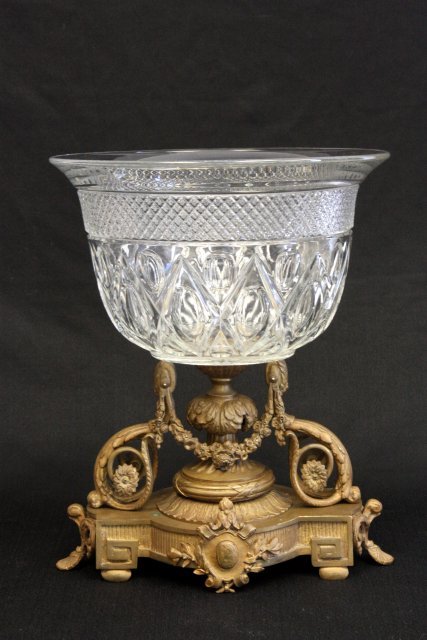 Glass bowl centerpiece with heavy bronze base: Please read our terms of sale.