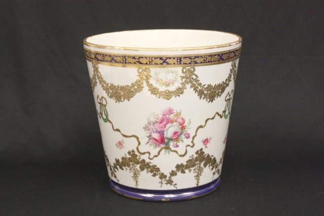 Handpainted bucket porcelain Franz Ant Mehlem: Approx. 12.5" x 12.75" across. 9" crack in bottom. From a Fort Lee, NJ estate. Please read our terms of sale.