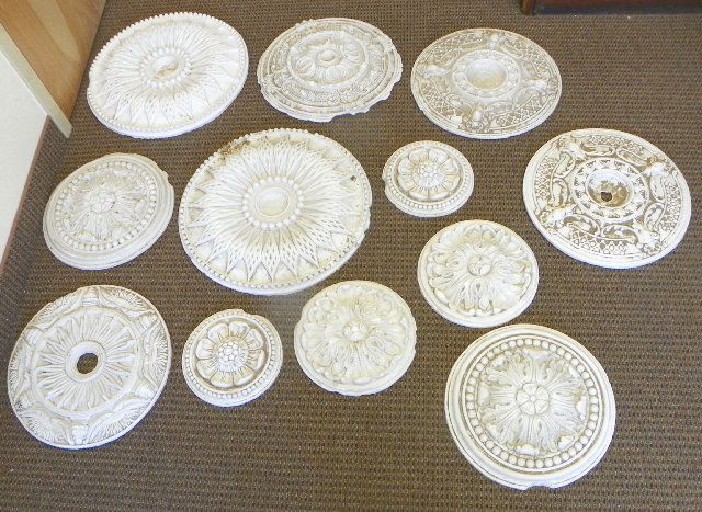 Lot of round plaster decorative ceiling mounts: Various sizes. 12 pieces. Some as is. Please read our terms of sale.