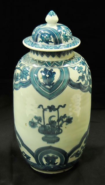 Malaysian blue & white porcelain covered urn: Ca. 1800, 2 panelled scenes. Approx. 16.75" H. Please read our terms of sale.