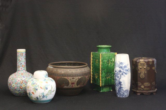 Group lot of 6 pieces Orientalia: Including: Green vase (as is), brass bowl, Japanese wood tea box, covered ginger jar, blue & white "Floral" vase & "Floral" bulbous vase. Various sizes. Please read our terms of sale.