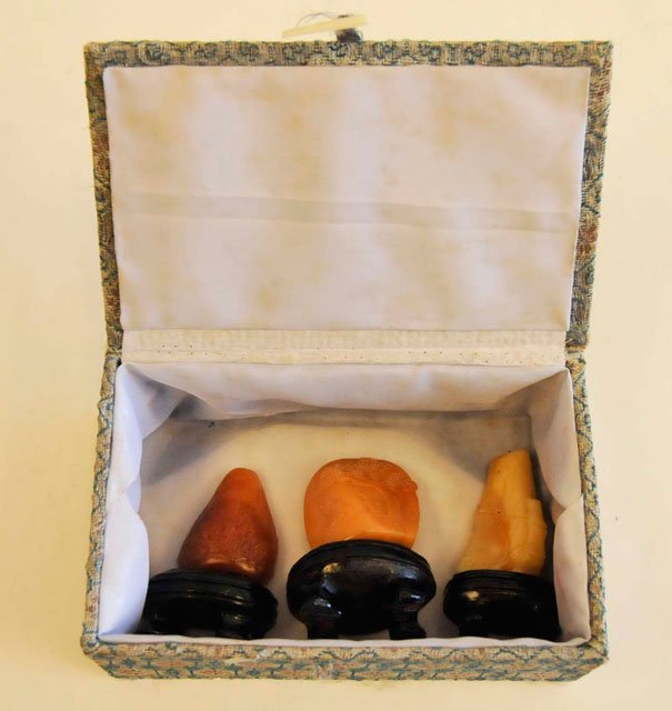 3 Chinese carved Shoushan stones & wood stands: With box, 2 are boulder form, with 1 depicting "Ancient Pines in a Garden Setting" on both sides. Approx. 1.2" H, 1.3" H & 1.7" H. Please read our terms of sale.
