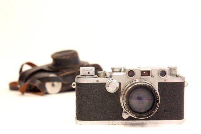 Leica camera No. 429137 with leather case: Ca. 1940's.