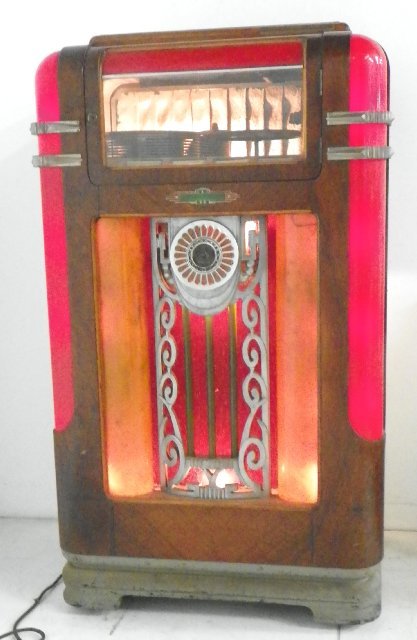 1938 Wurlitzer jukebox: Lights working, mechanics need tweaking. Some losses. From a 60 year collection from a North Plainfield, NJ mansion.